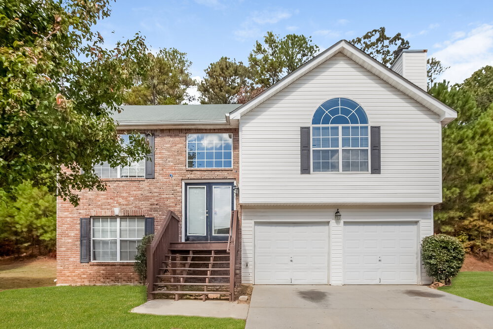 4100 Clarks Tr in Douglasville, GA - Building Photo