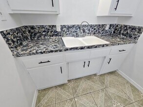 8217 S Western Ave, Unit 4 in Los Angeles, CA - Building Photo - Building Photo