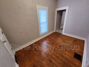 233 S Lincoln St in Clinton, IN - Building Photo - Building Photo