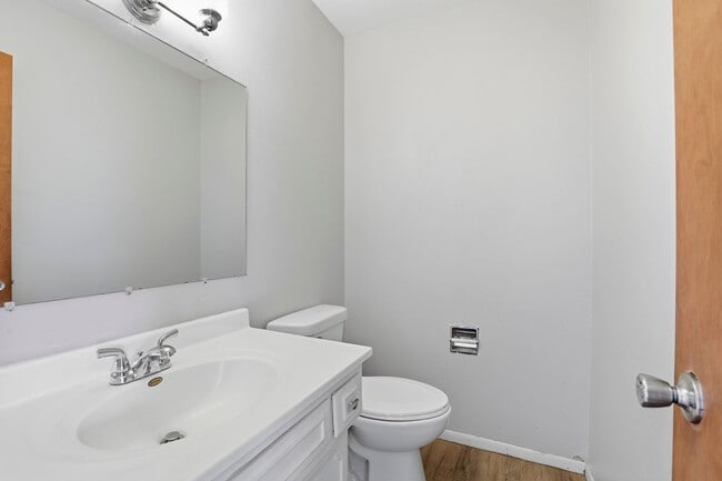 836 Greenwood Ct in Oshkosh, WI - Building Photo - Building Photo