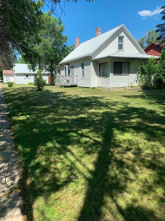 104 A St in Columbus, MT - Building Photo - Building Photo