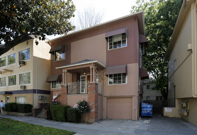 1521 12th St in Sacramento, CA - Foto de edificio - Building Photo