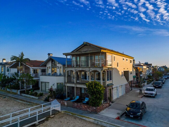 property at 111 Edgewater Pl