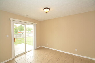 140 Park Pl Blvd in Avon, IN - Building Photo - Building Photo