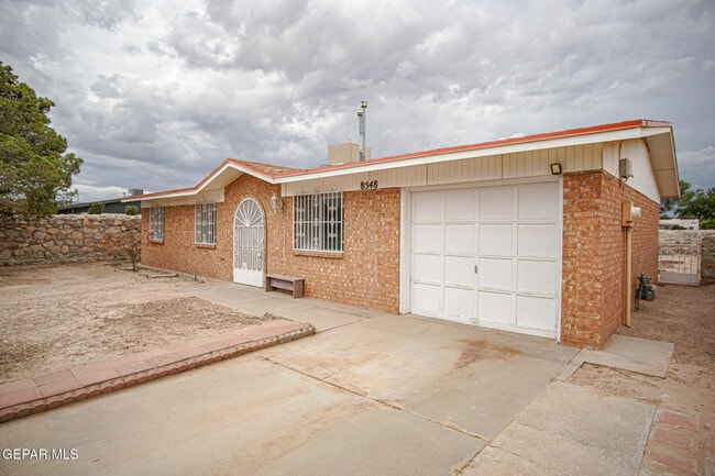 property at 8548 Arboleda Dr
