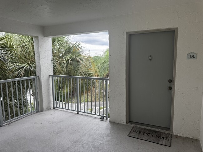5628 Rock Island Rd in Tamarac, FL - Building Photo - Building Photo