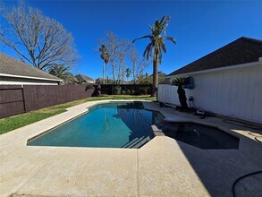 1742 Crescent Green Dr in Houston, TX - Building Photo - Building Photo