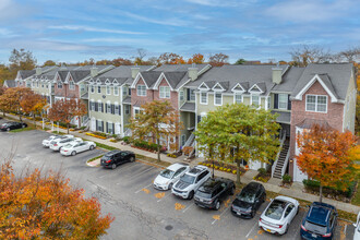 Chatham Square in Bay Shore, NY - Building Photo - Building Photo