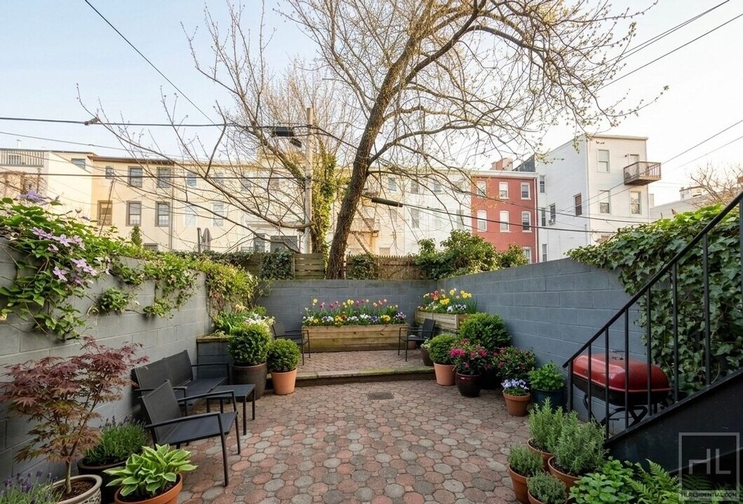 HALSEY STREET, Unit 1R in Brooklyn, NY - Foto de edificio