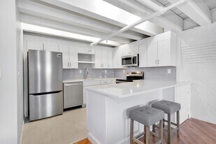 33 Commercial Wharf, Unit 3 in Boston, MA - Building Photo