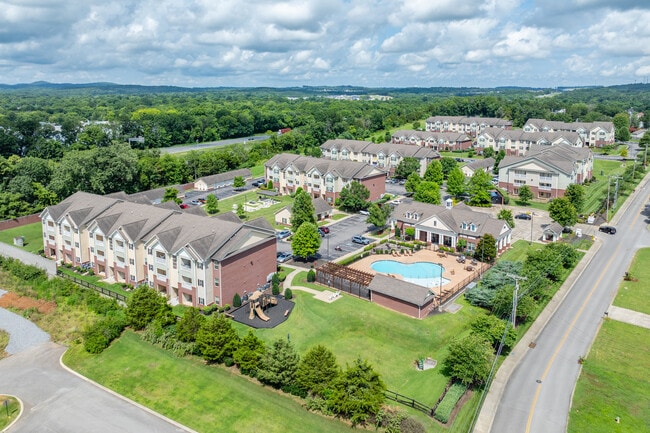 Almaville Apartment Homes in Smyrna, TN - Foto de edificio - Building Photo