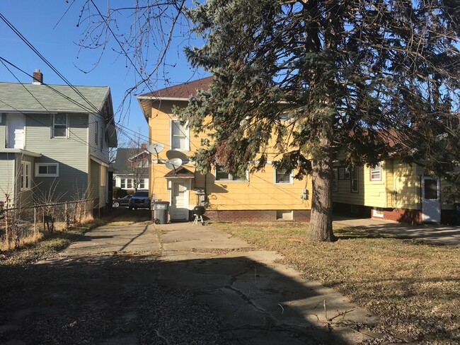 1947 Sussex Pl in Toledo, OH - Building Photo - Building Photo