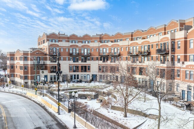 Lakeview Pointe in Chicago, IL - Building Photo - Building Photo