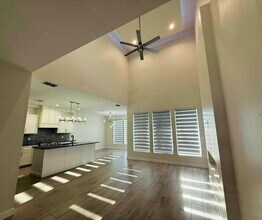 7506 Cresta Bella St, Unit 5104-D in Laredo, TX - Foto de edificio - Building Photo