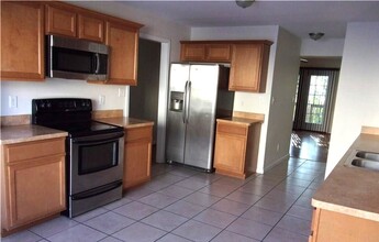 2394 Azalea Garden Rd in Norfolk, VA - Building Photo - Building Photo
