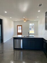 113 N Van Buren Ave in McGregor, TX - Building Photo - Building Photo