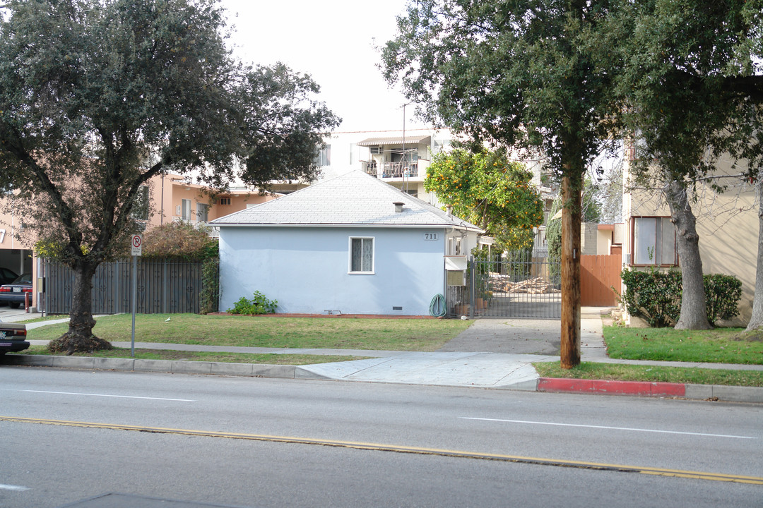 711 S Verdugo Rd in Glendale, CA - Foto de edificio