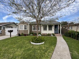 137 S Parker St in Orange, CA - Building Photo