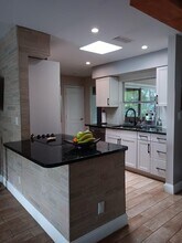 8204 NW 100th Ter in Tamarac, FL - Building Photo - Building Photo