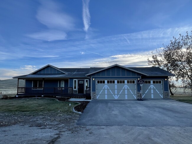 property at 1905 No Creek Ct