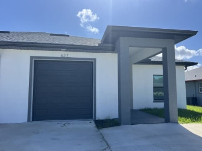 property at 627-627 SE 13th Pl