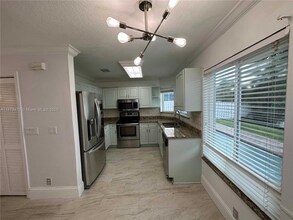 2611 Regalia Way in Hollywood, FL - Foto de edificio - Building Photo