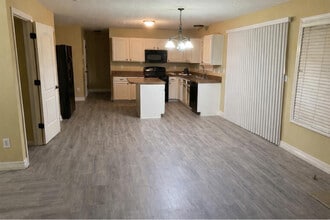 8806 Emerald Hill Dr in Lewis Center, OH - Foto de edificio - Building Photo