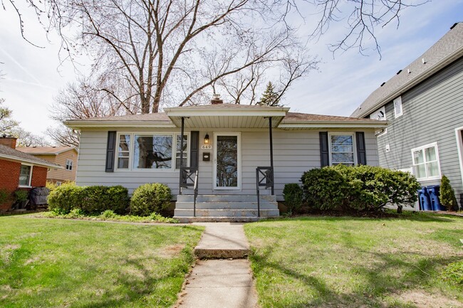 649 S Main St in Naperville, IL - Building Photo - Building Photo