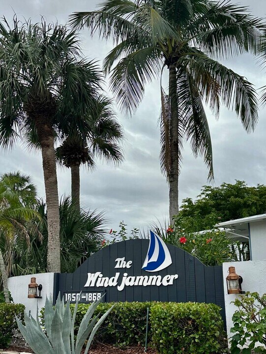 1868 SW Palm City Rd in Stuart, FL - Building Photo