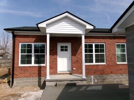 619 Mayes Ln in Franklin, KY - Building Photo