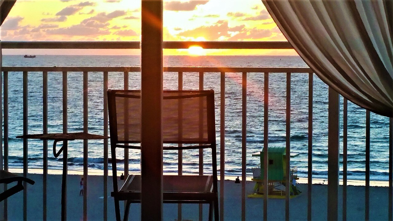 345 Ocean Dr, Unit 616 in Miami Beach, FL - Foto de edificio