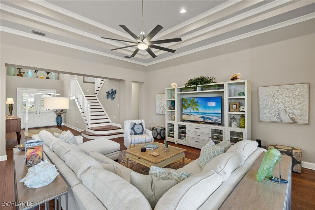 4926 Andros Dr in Naples, FL - Building Photo