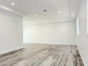 827 E 74th St in Los Angeles, CA - Building Photo - Building Photo