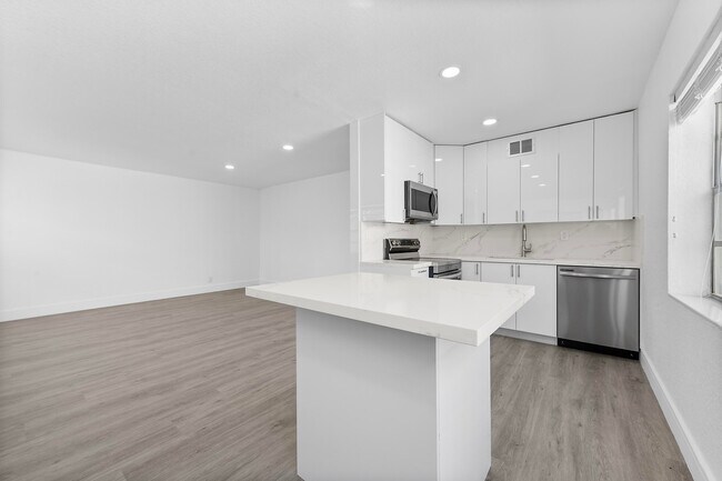 511 Flanders K in Delray Beach, FL - Building Photo - Building Photo