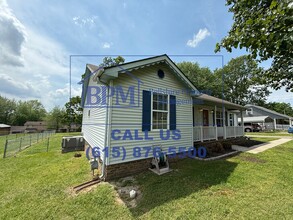 2122 Old Greenbrier Pike in Greenbrier, TN - Building Photo - Building Photo