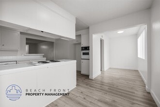 355 Coronado Ave. in Long Beach, CA - Foto de edificio - Building Photo