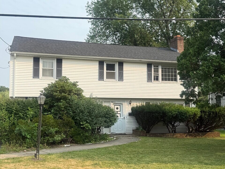 45 Bernard St in Lexington, MA - Building Photo