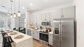 1735 N Greenville Ave in Richardson, TX - Building Photo