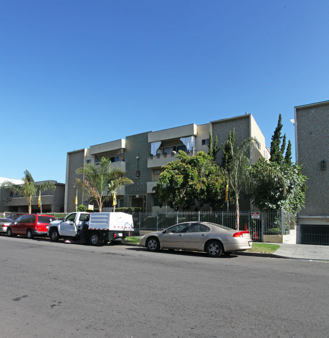 Carlton West Apartments in Los Angeles, CA - Foto de edificio - Building Photo