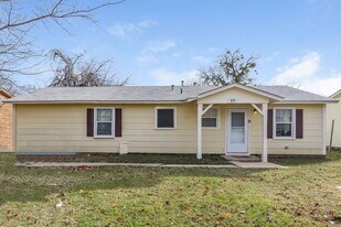 824 Renfro Dr in White Settlement, TX - Building Photo