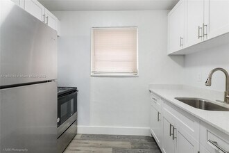 1257 NW 61st St-Unit -4 in Miami, FL - Building Photo - Building Photo