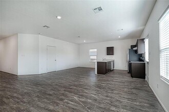 772 Circle Wy in Jarrell, TX - Building Photo - Building Photo