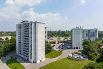 Greenbriar North & South in Toronto, ON - Building Photo - Building Photo