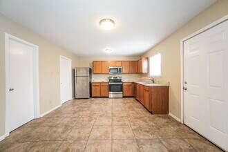 9033 Southernwood Way in Indianapolis, IN - Building Photo - Building Photo