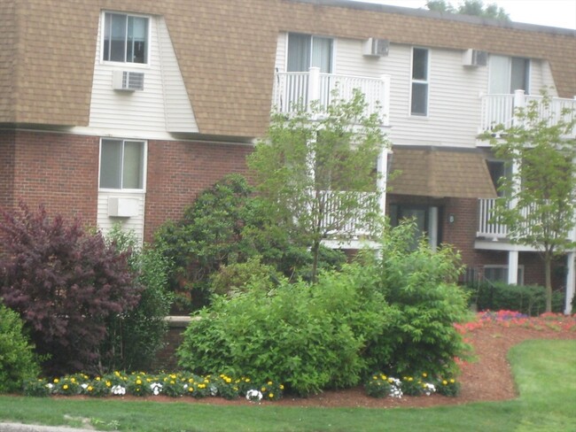 135 E Main St in Westborough, MA - Building Photo - Building Photo