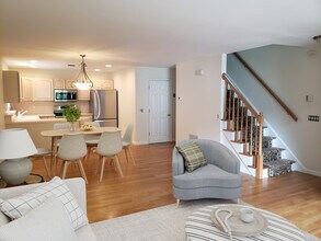 115 Parade Hill Rd in New Canaan, CT - Building Photo - Building Photo