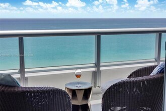 6799 Collins Ave, Unit 1704 in Miami Beach, FL - Building Photo - Building Photo