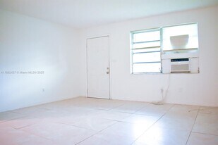 2265 NW 98th St in Miami, FL - Building Photo