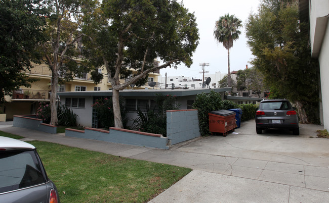 1115 Granville Ave in Los Angeles, CA - Building Photo - Building Photo