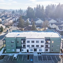 Hallie Court Apartments in Tacoma, WA - Foto de edificio - Building Photo